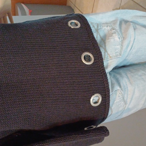 Lulu-B Grommet black knit Vneck sweater L - Picture 12 of 14